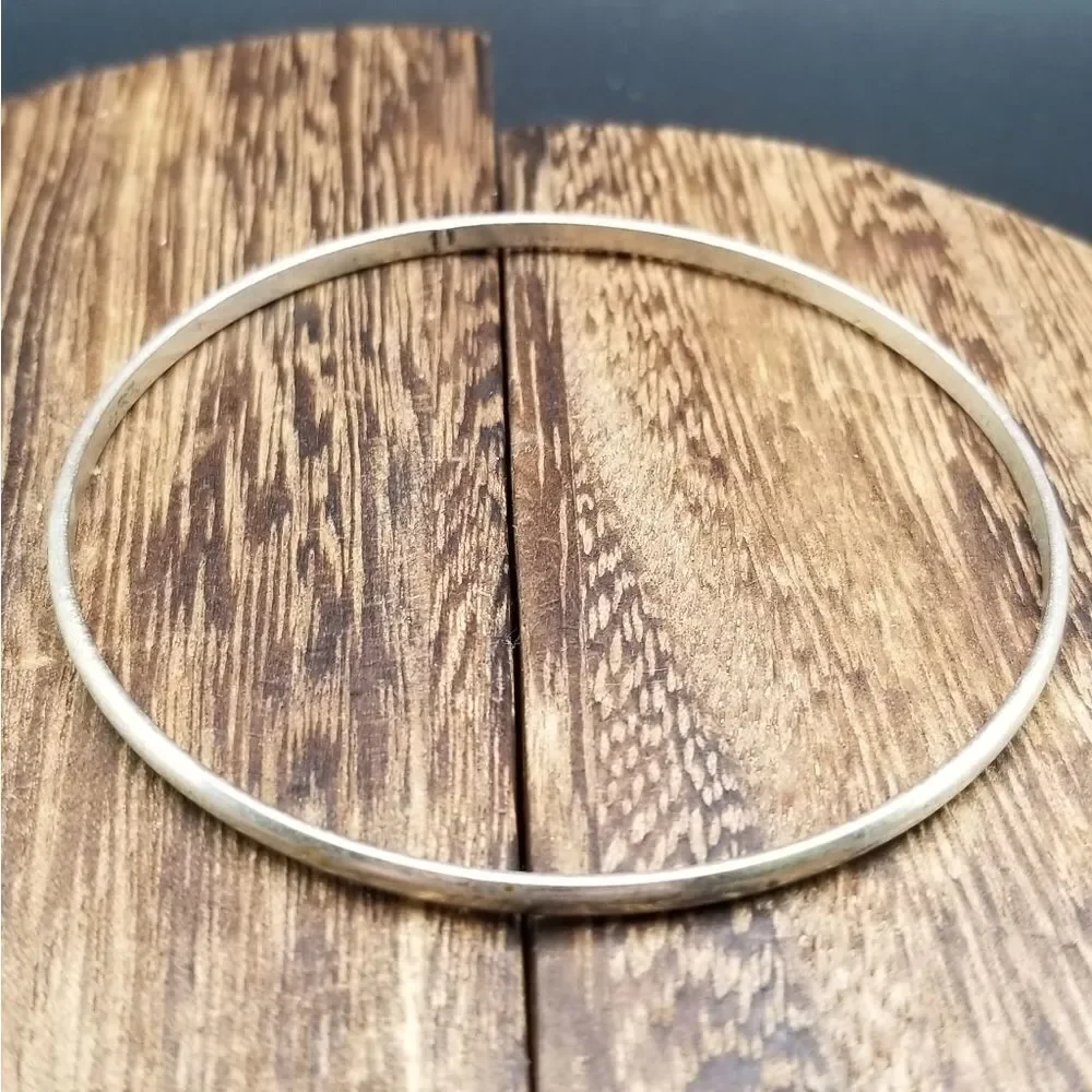 Antique silver tone bangle bracelet simplistic jewelry B929